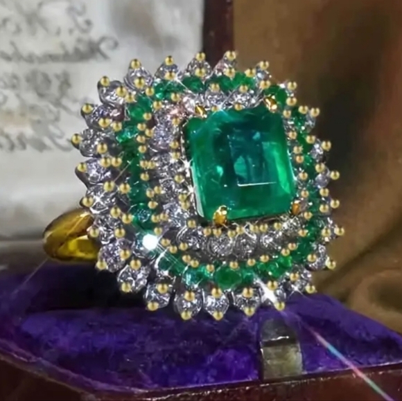 New Green Zirconia Golden Alloy Inlaid Ring Size 6 - Picture 2 of 4